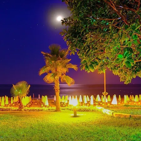 Complex Horus Paradise Side